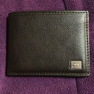 NWOT Tommy Hilfiger Wallet - Dark Brown